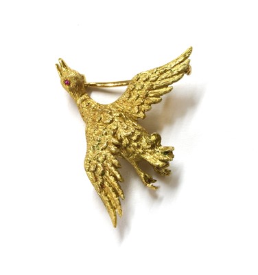 Lot 83 - A gold bird brooch