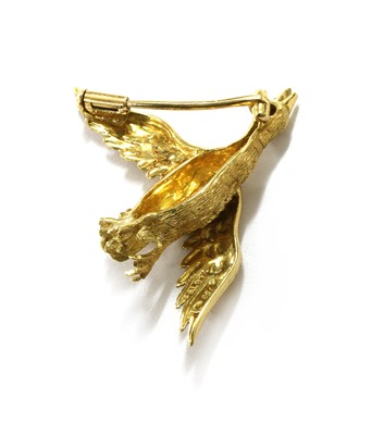 Lot 83 - A gold bird brooch