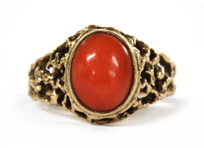 Lot 76 - A 9ct gold single stone coral ring