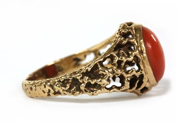 Lot 76 - A 9ct gold single stone coral ring