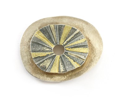 Lot 108 - A sterling silver brooch, by Jessica Briggs