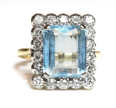 Lot 323 - An aquamarine and diamond rectangular cluster ring