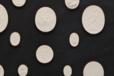 Lot 234 - A collection of twenty-two Grand Tour style plaster intaglios