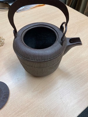 Lot 84 - A Japanese Kutani ware tea bowl