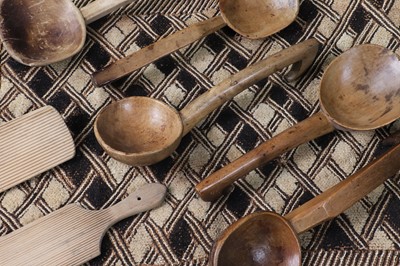 Lot 498 - A group of sycamore cawl spoons