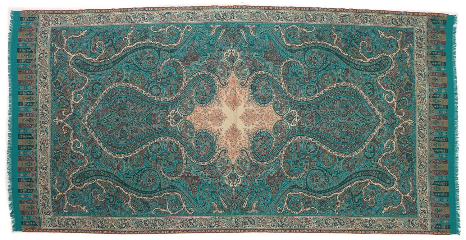 Lot 282 - A silk paisley shawl