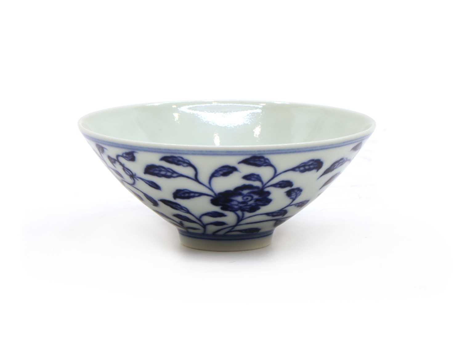 Lot 163 - A Chinese blue and white tea bowl