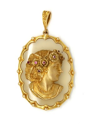 Lot 231 - A 9ct gold ruby and chalcedony composite cameo pendant