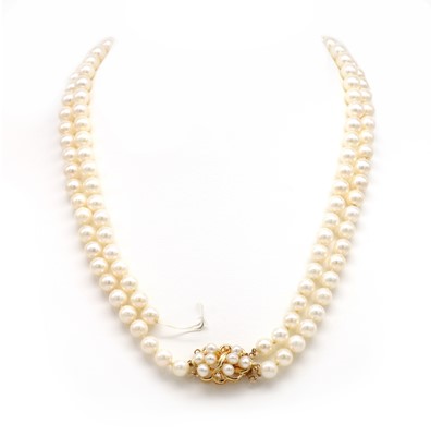 Lot 253 - A two row uniform cultured pearl necklace