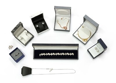 Lot 402 - A small quantity of silver jewellery