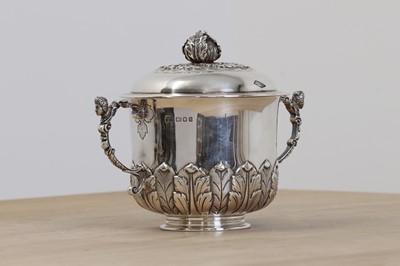 Lot 580 - A George V silver caudle cup