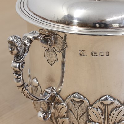 Lot 580 - A George V silver caudle cup