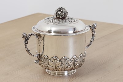 Lot 580 - A George V silver caudle cup
