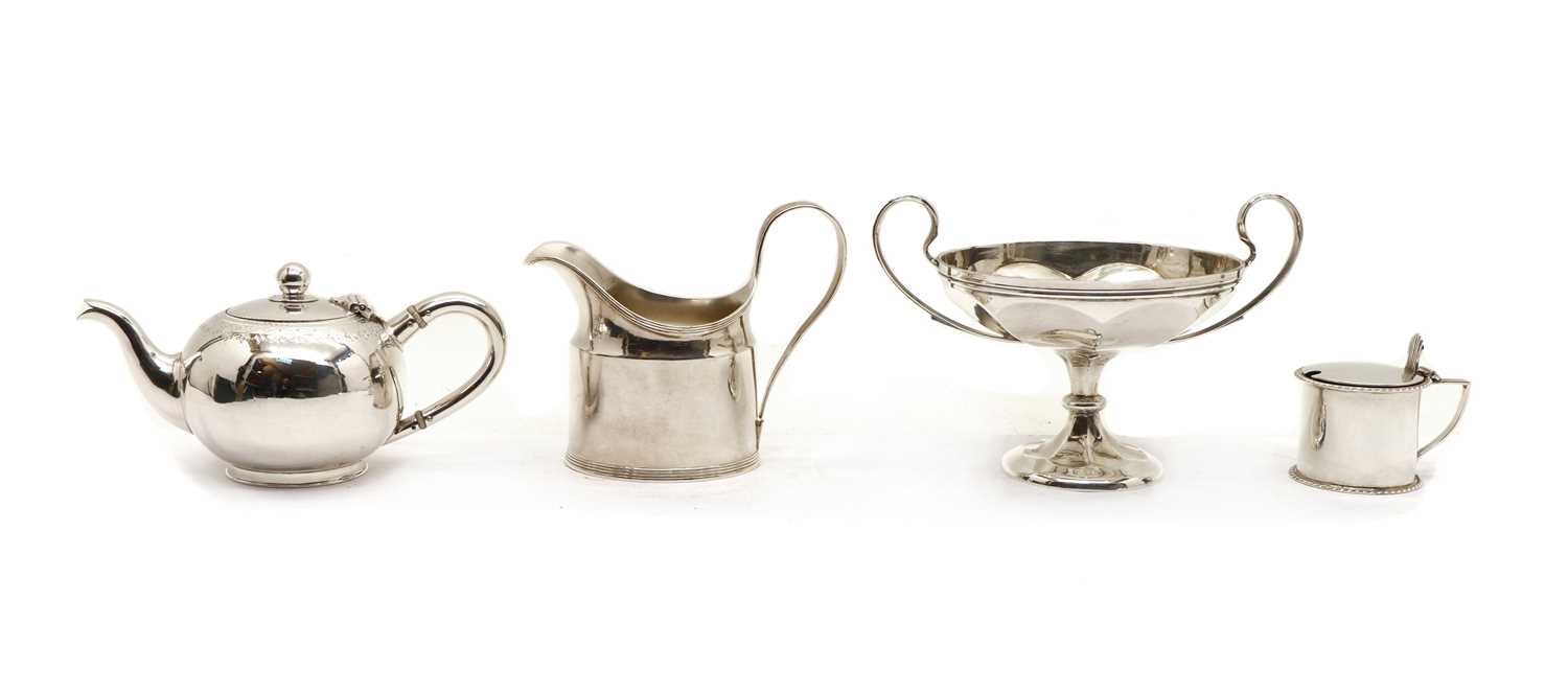 Lot 33 - A George III silver cream jug
