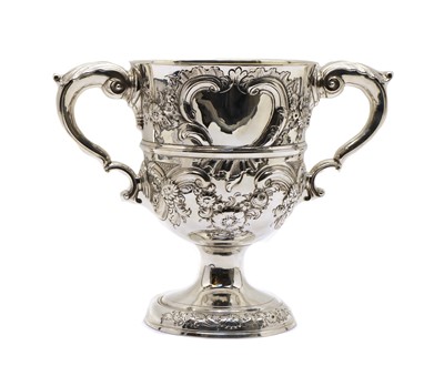 Lot 11 - A George III Irish silver twin handled cup