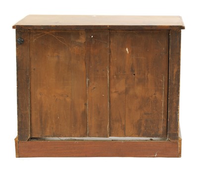 Lot 424 - An Edwardian walnut chest of drawers