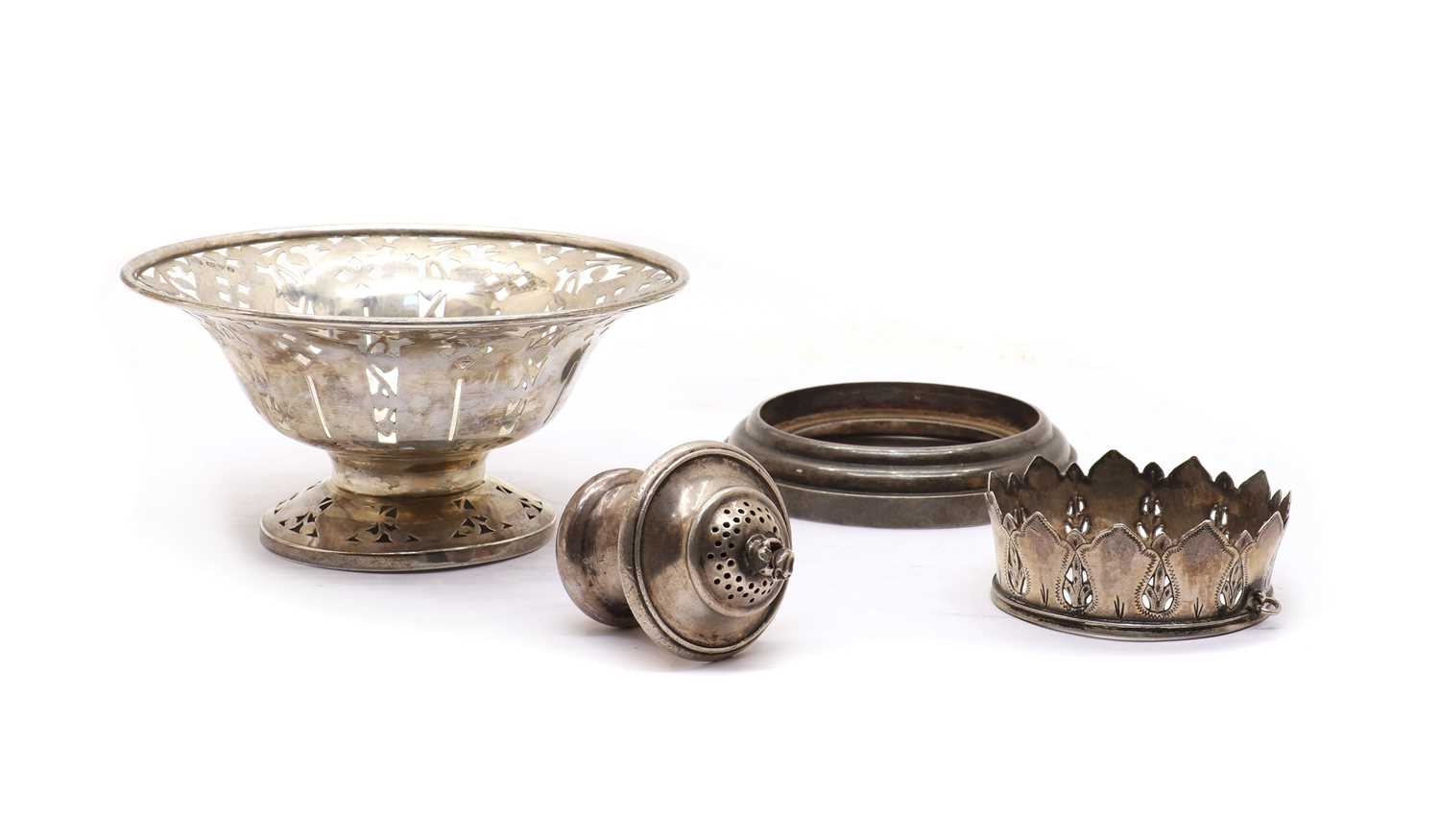 Lot 69 - A pierced silver bowl