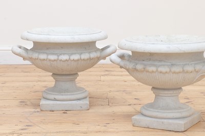 Lot 567 - A pair of late Victorian marble urns