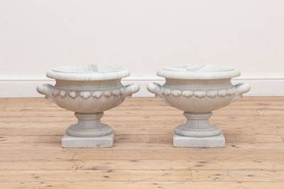 Lot 565 - A pair of late Victorian marble urns