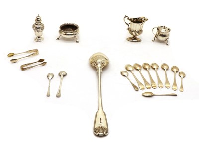 Lot 36 - An assorted collection of silver