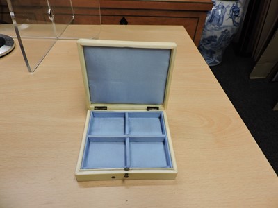Lot 183 - A Chinese ivory box
