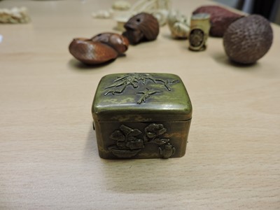 Lot 183 - A Chinese ivory box