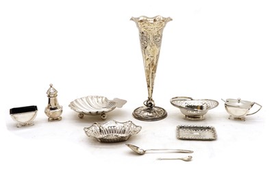 Lot 22 - An assorted collection of silver