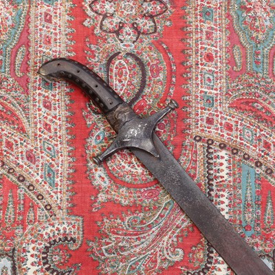 Lot 730 - A Persian shamshir sword