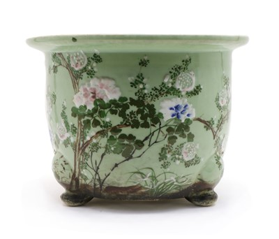 Lot 68 - A Chinese famille verte jardiniere