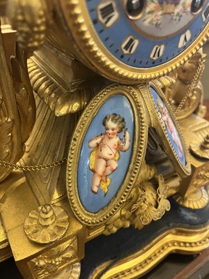 Lot 116 - A French gilt-cased mantel clock