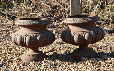 Lot 533 - A pair of cast iron urns