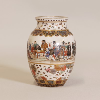 Lot 190 - A Japanese Satsuma ware vase