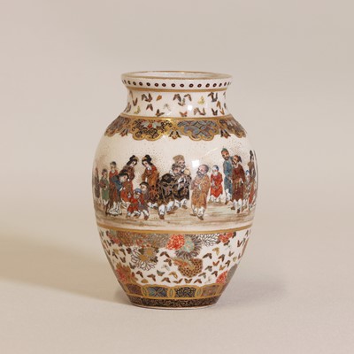 Lot 190 - A Japanese Satsuma ware vase