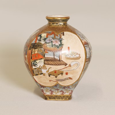 Lot 182 - A Japanese Satsuma ware vase