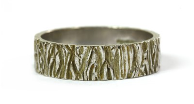 Lot 187 - An 18ct white gold bark textured wedding ring