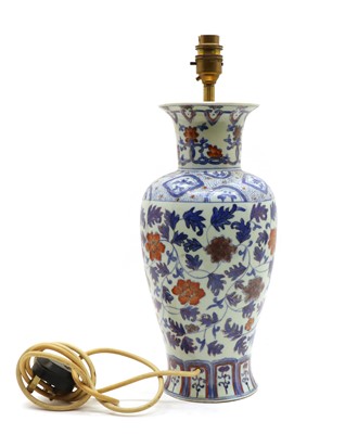 Lot 79 - A Chinese vase table lamp