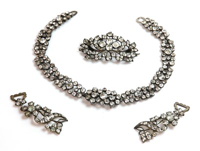 Lot 8 - A French late 18th century paste necklace