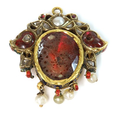 Lot 71 - An Indian antique foiled spinel, pearl, diamond and enamel pendant