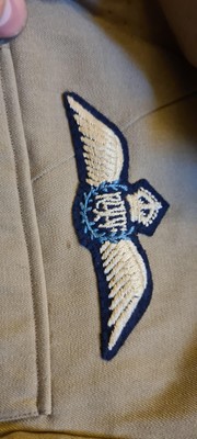 Lot 61 - A collection of WWII items
