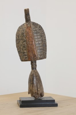 Lot 550 - A Hongwe-style wooden, copper and brass reliquary guardian figure