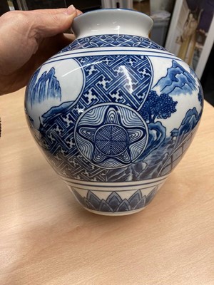 Lot 111 - A large Chinese blue and white vase