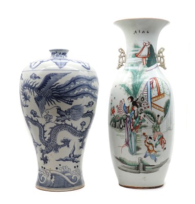 Lot 130 - A Chinese qianjiang vase