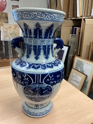Lot 95 - A pair of Chinese blue and white vases