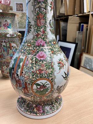 Lot 102 - A collection of Chinese Canton enamelled famille rose