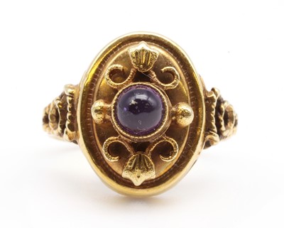 Lot 215 - A gold amethyst ring