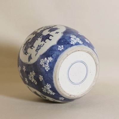 Lot 20 - A Chinese blue and white jar