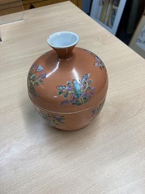 Lot 98 - A collection of Chinese porcelain