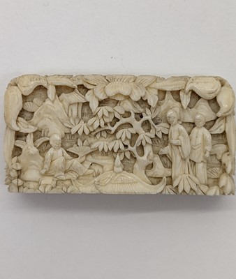 Lot 122 - A Chinese carved ivory card case