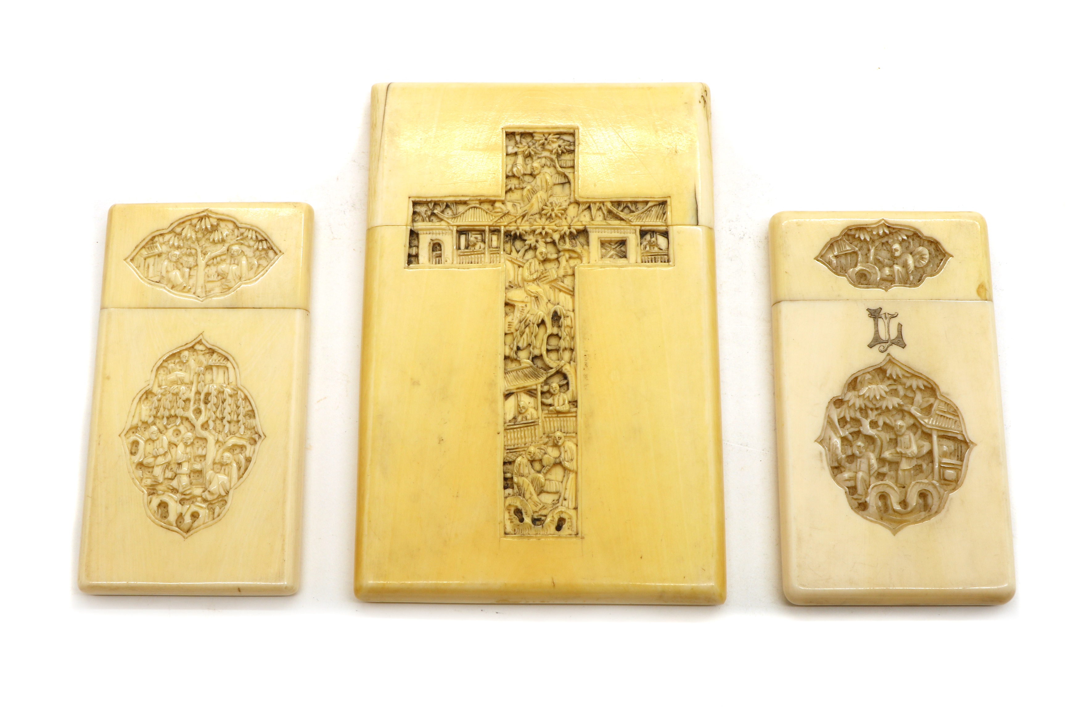 Lot 121 - A Chinese carved ivory card case,
