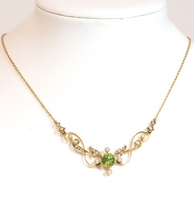 Lot 114 - A late Victorian peridot and split pearl necklace, c.1900